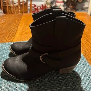 Yoki Western Bootie Faux Leather Ankle Boot - Size 9